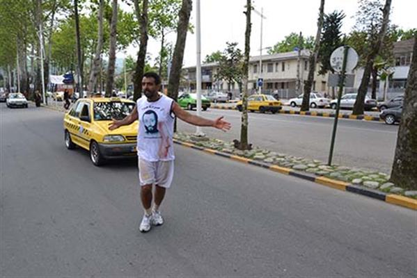 دونده بسيجي از حرم تا حرم پس از 14 روز وارد لاهيجان شد